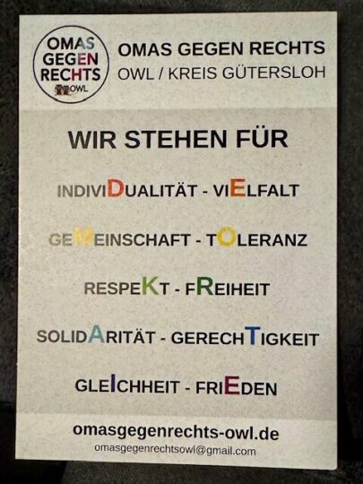 Neue Materialien: Flyer und Aufsteller